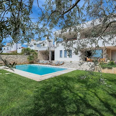 Feriehus Mit Privatpool Fuer 8 Personen Ca 239 Qm In Vodnjan, Istrien Istrische Riviera *