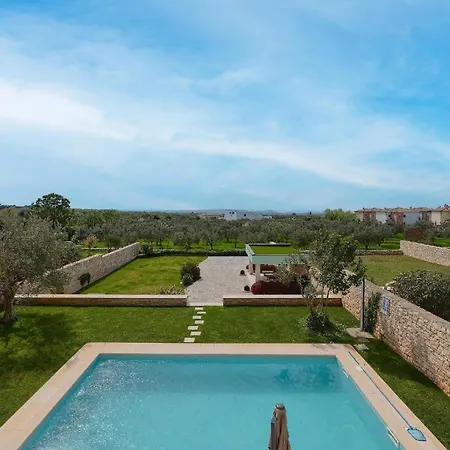 Mit Privatpool Fuer 8 Personen Ca 239 Qm In Vodnjan, Istrien Istrische Riviera