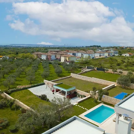 Mit Privatpool Fuer 8 Personen Ca 239 Qm In Vodnjan, Istrien Istrische Riviera *