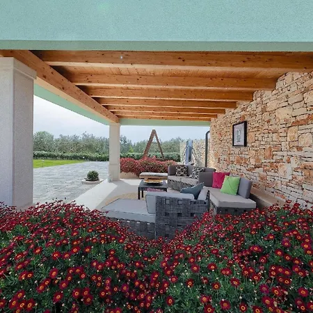 Mit Privatpool Fuer 8 Personen Ca 239 Qm In Vodnjan, Istrien Istrische Riviera Holiday home